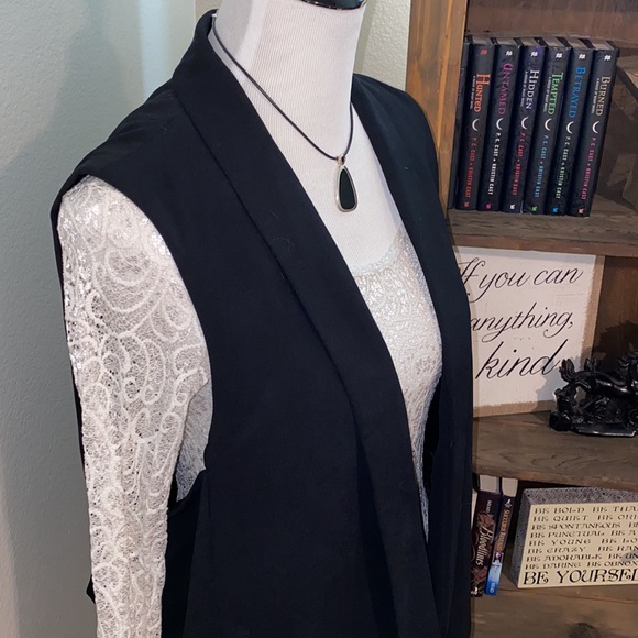 Worthington Vest - Picture 2 of 7